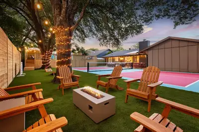 Image de Pool, Pickleball, Resort Backyard, 16min to Downtown - Modern Cowgirl