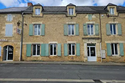 Image de Appartement de 45 m2 au 2ème d'un immeuble de 2 étages situé au cœur de Salignac