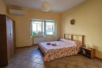 Apartment in central area with outdoor space 10 minutes from the airport