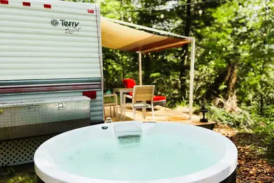 Image de Rv |Hot tub & fire-pit | Cape Carraholly Retreat