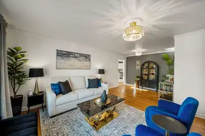 Luxury & Location! \n200ft away from The Tulsa Expo Square! \nSleeps up to 9!