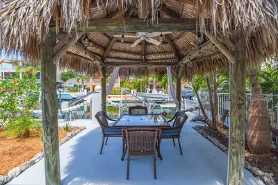 Image de Latitude Adjustment – Canalfront 3br w/ Hot Tub, Tiki Hut & Boating Access