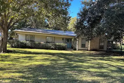 Image de 3 bed/3 bath ranch house on Round Top, Tx, main square with large porch & views