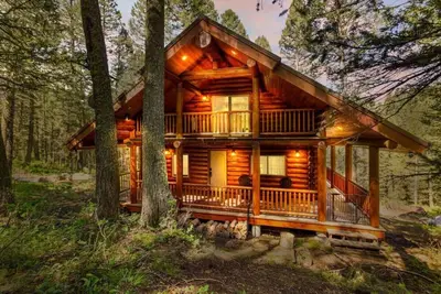 Image de New! Fox's Lair | Sleeps 10 | Firepit | Ski In
