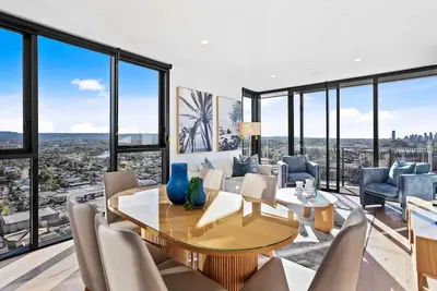 Image de Enjoy luxury just a stones throw from the beach!
