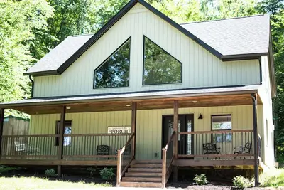 Image de Updated Getaway in the hills of southern Indiana. Minutes from Starve Hollow Sra