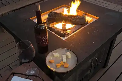 Image de Life is better in a cabin.
