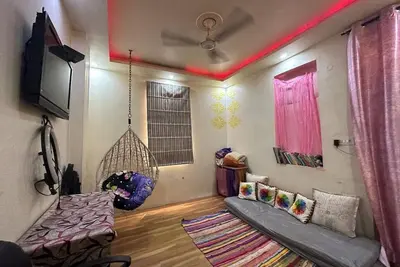 Image de 1p entièrement meublé – Confort et ambiance maison