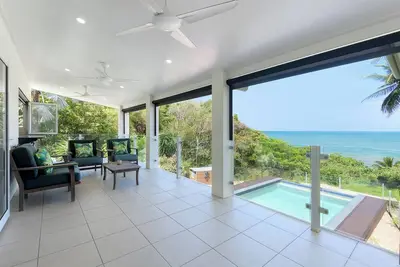 Image de Incredible Beachfront home, 10 min to Port Douglas