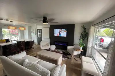 Image de Super Sweet Brand New Remodel in the Best location A Must See. Pet Friendly