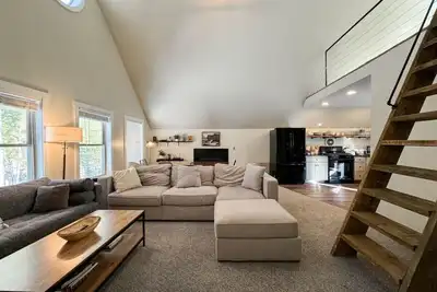 Image de Redwood Retreat | Lake Access | Mtn. Getaway