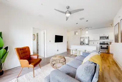 Image de Spacious apartment with washer & dryer, private balcony, WiFi and pool