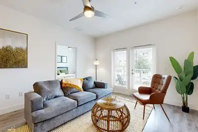 Image de Modern luxury apartment w/ private balcony, and shared pool