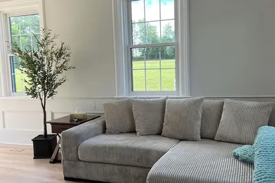 Image de Charming 4-bedroom house in Keene with Ac, WiFi, 5km to Rice Lake & golfing