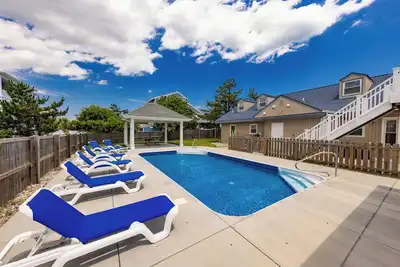 Image de Barefoot Cottage- Pool- A Sandbridge Favorite!