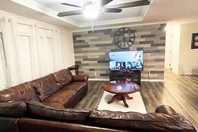 Image de Beautiful, Cozy home in Concord providing a spacious & tranquil retreat