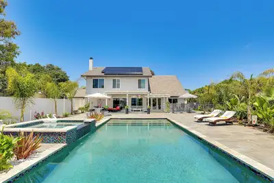 Image de Oceanside Retreat w\/ Heated Pool ~ 6 Mi to Beach!
