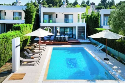 Luxueuse villa de 4 chambres avec piscine privée à Kassandra, Halkidiki