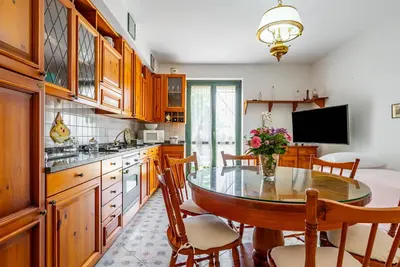 Image de Seaside Apartment - Just Steps from the Beach