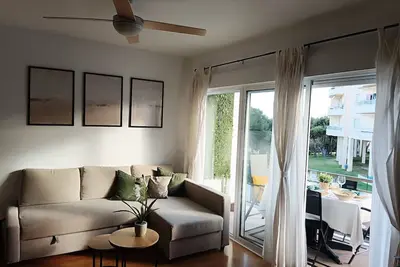 Image de Sunny and bright apartment with parking and pool 3min. from the beach-Carihuela