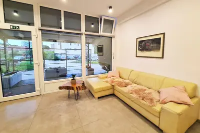 Image de Apartment is located 5 min walk to City center and 350m from the sea coast.