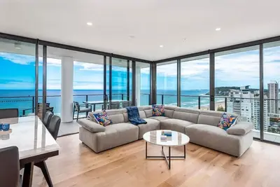 Image de Welcome to your luxurious holiday retreat at Sandbar Burleigh Heads.