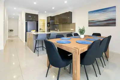 Image de Lux Henley Beach - 4bd, 3. 5ba