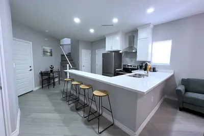 Image de Villa Escondida #1 -2bd- Straight Shot to SpaceX!