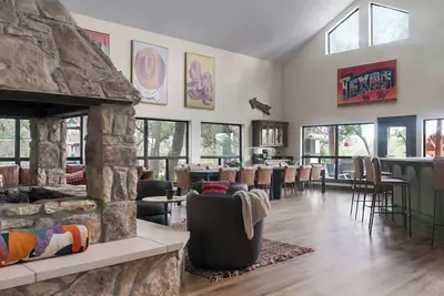 Image de Luxury in Wimberley | Pool+Pickleball+Party Barn