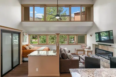 Image de Cliffside Suite (#724) |10 min to Ski - On Golf Course - Ac/Pool/Hot Tub