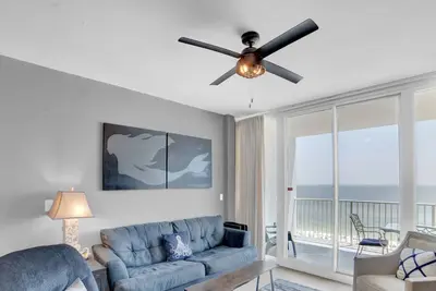 Image de Gulf Front Condo | Outdoor & Indoor Pools!
