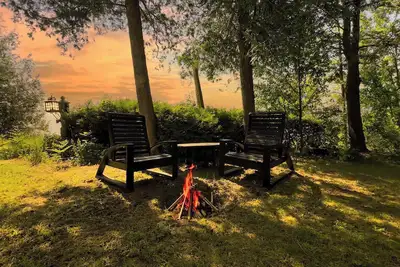 Image de Huron Shores - lake view hot tub! - Private Lake Access