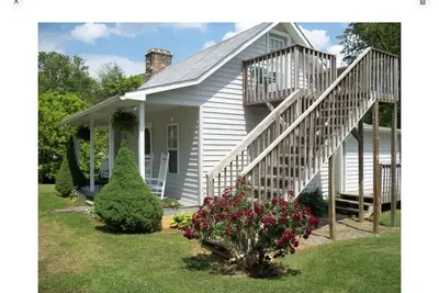 Image de country charm cottage in a quiet neighborhood. easy access.
