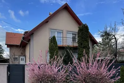 Image de Lavender Apartment offers accommodations in Siófok, one mile from Sosto Beach