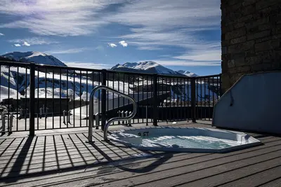 Image de Skywalk Flats Amphitheater Retreat: Downtown, Rooftop Hot Tubs