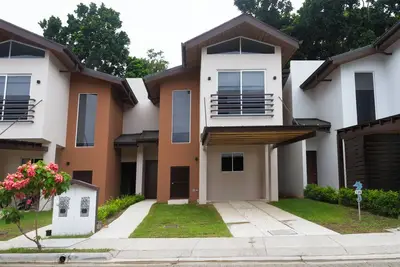 Image de Bright House in gated community in heart of Jaco!