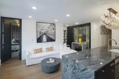 Image de Art Museum Luxury Two-Bedroom