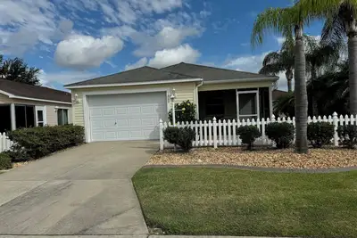 Image de Charming Village of St. Charles Home Near Lake Sumter Landing