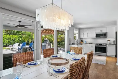 Image de Charming Coastal Retreat with Private Pool