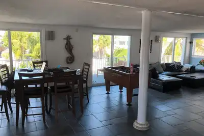 Image de Oceanside 5/4 Home with Heated Pool and Big Dock. Easy access to Ocean and Bay