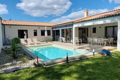 Image de villa tt équipée avec piscine Piste cyclable à 100 m 5 mn de St palais