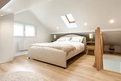 Image de Duplex Three House | Rer B 1 min | Netflix