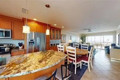 Image de Dramatic Siesta Key Gulf Views 3 Bed 3 Bath Top Floor Steps to Beach