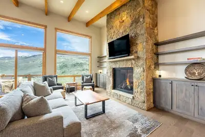 Moose Haven Hideaway- Dog Friendly Luxury Mountain Escape!