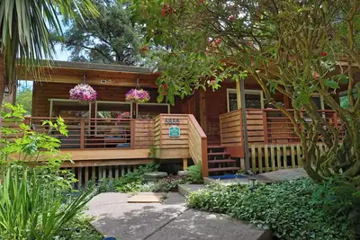 Image de Woods & Waves: Luxury Coast Cabin, King Beds, Pets