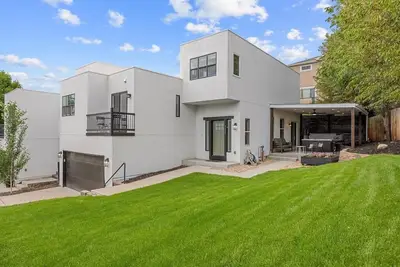 Pet Friendly Modern Oasis w/Hot Tub