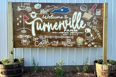 Image de Turnerville Tavern Farm-Gifts-Bourbon Trail-central Kentucky- Driving Range-Golf
