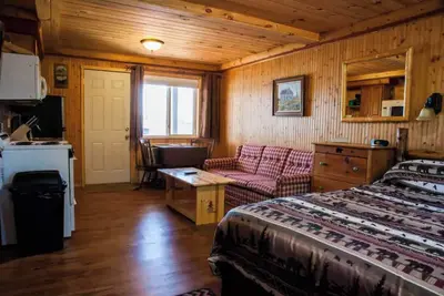 Image de Quiet stay on the lake in Room 4 - The Homestead - Curriers Lakeview Lodge