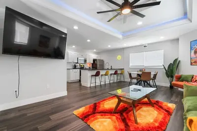 Image de Groovy Getaway: king suites, sleeps 8, dogs ok!