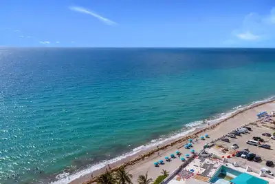 Image de 2 Br Monthly beach condo Miami
